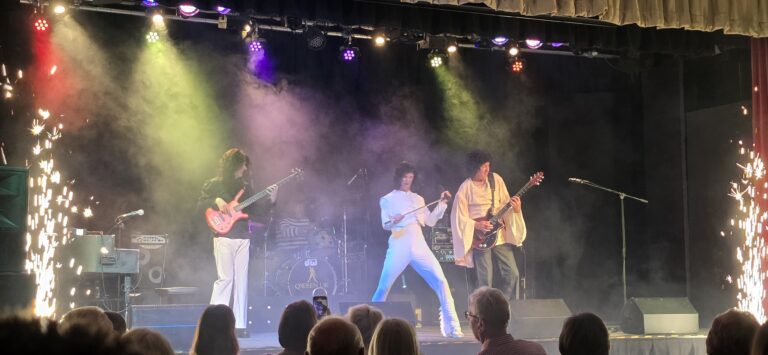 Qween UK - A Tribute to Freddie Mercury and Queen